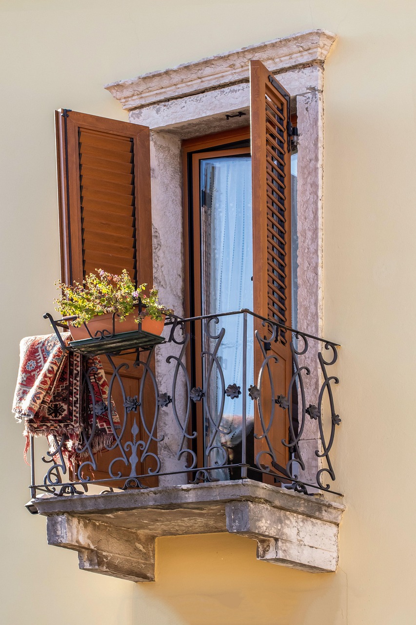 entdecken sie die besten pflanzen für ihren balkon – pflegeleicht, dekorativ und perfekt für kleine außenbereiche.